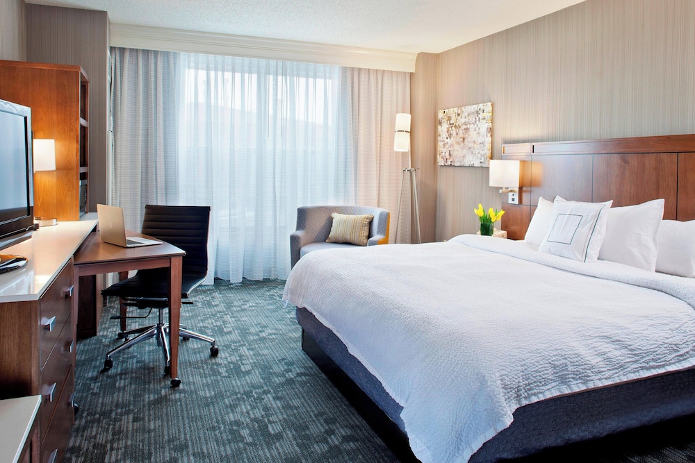 Pueblo Vacations - Courtyard by Marriott Pueblo Downtown - Property Image 4