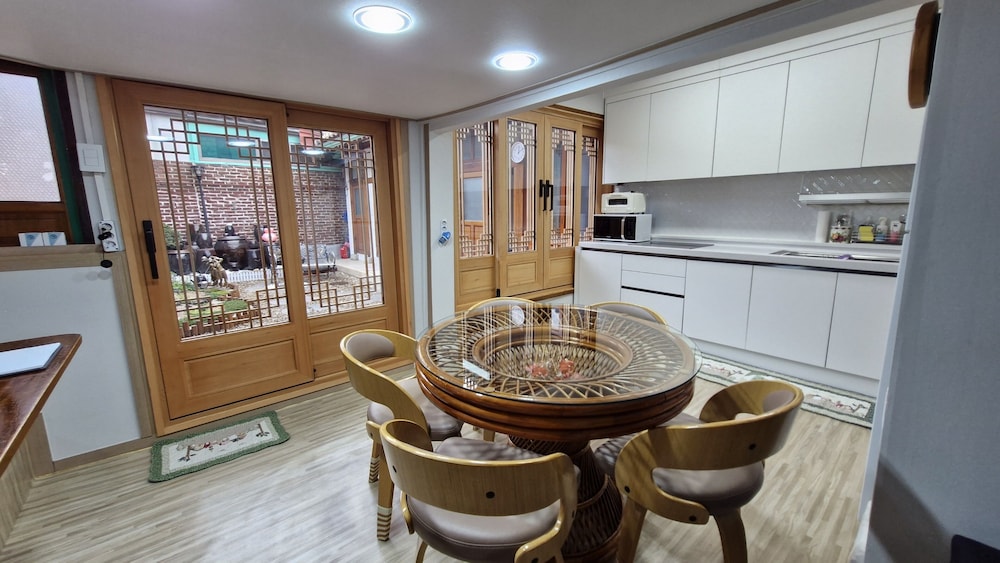 Leedo Hanok
