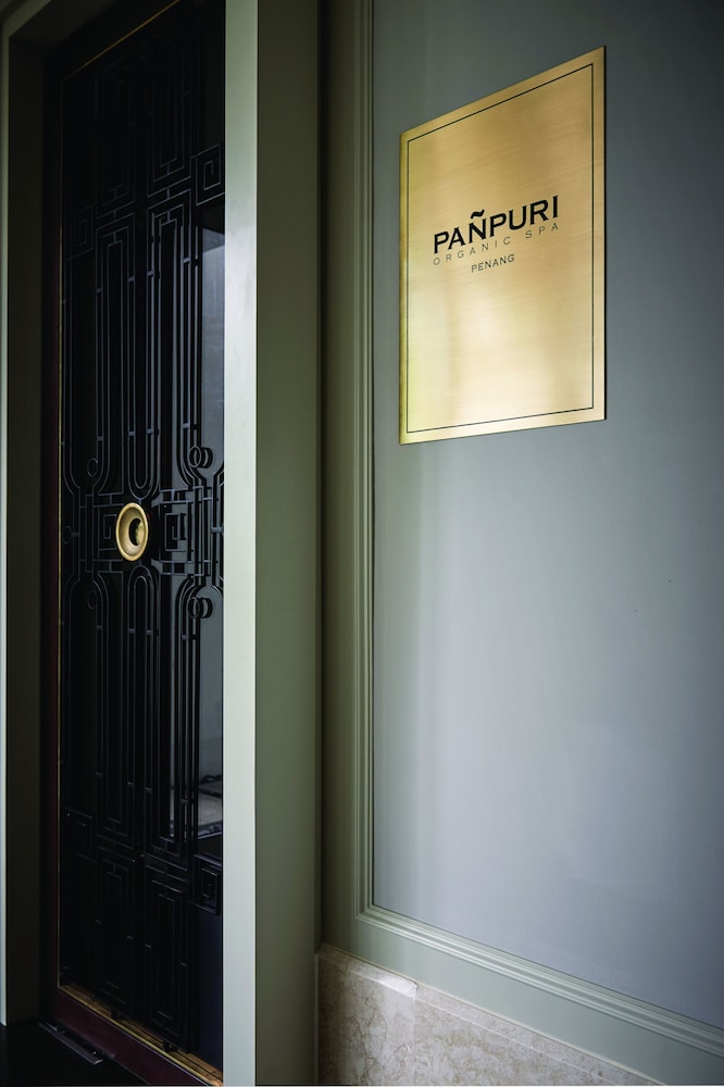 Eastern & Oriental Hotel 56