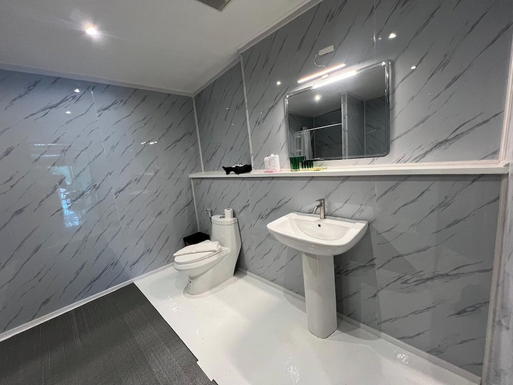 No8 Double Suite, Rainbow Arokaya Welnes