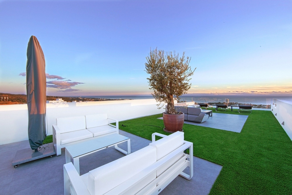 Villa in Marbella With Private Heated Pool