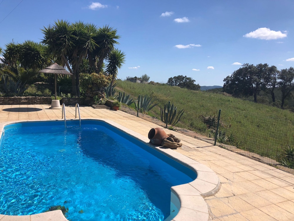 Serra do Caldeir o Private Pool Villa