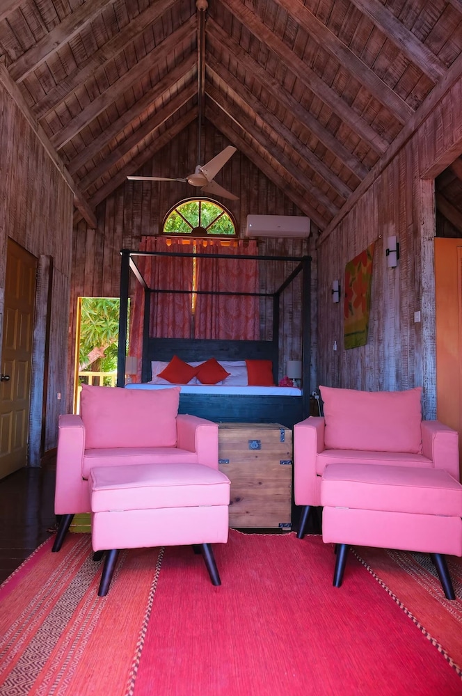 Flamingo Bequia - 4 B R Villa Including Cottage