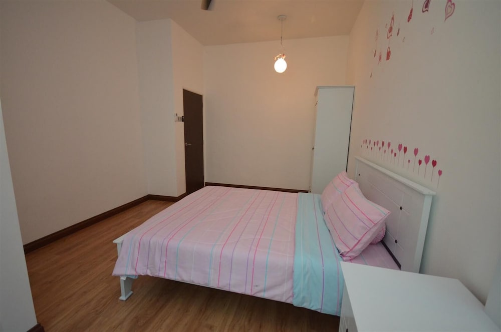 Felicia Home photo 2