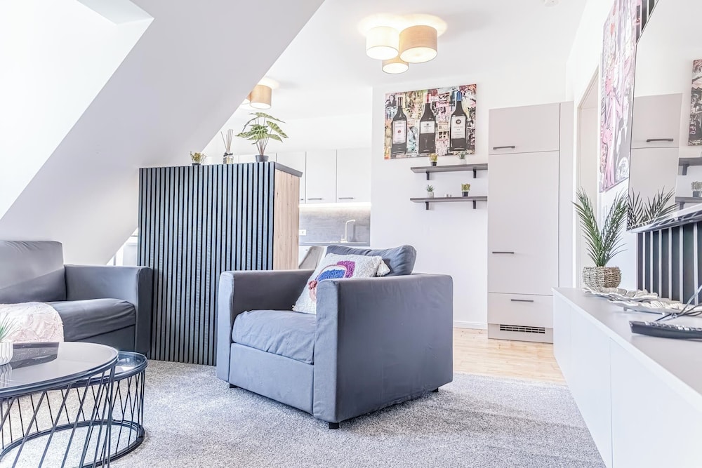 Luxury AC Balcony Apartment City Center