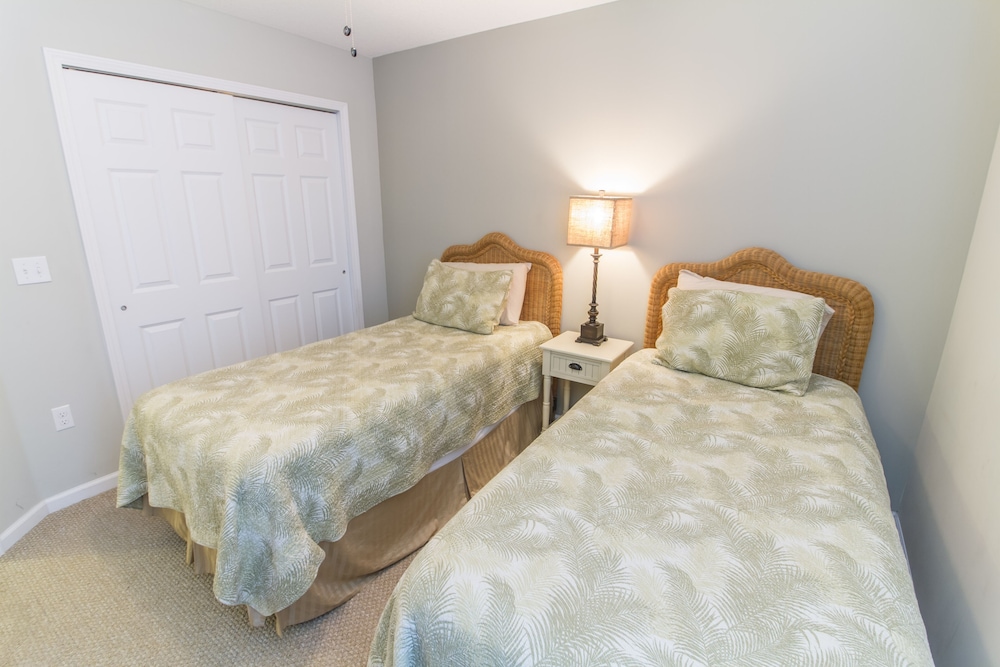 Avery's Ocean Breeze by Distinctive Beach Rentals view 4