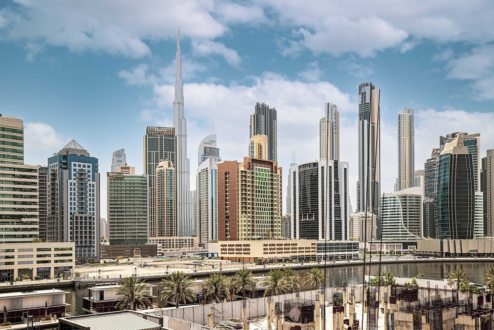 Waves - Impressive 1BR Apartment Close to Burj Khalifa