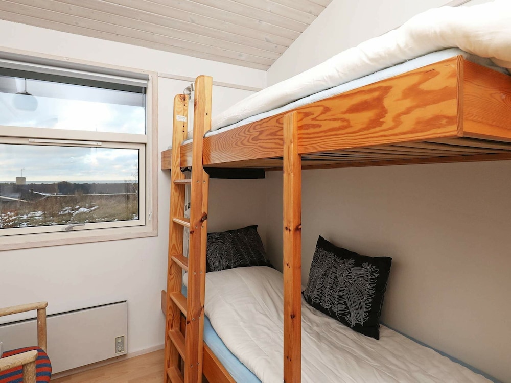 Inviting Holiday Home in Hirtshals near Sea view 4