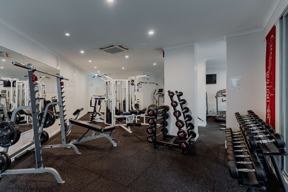 Central 2-bed With Gym and Parking