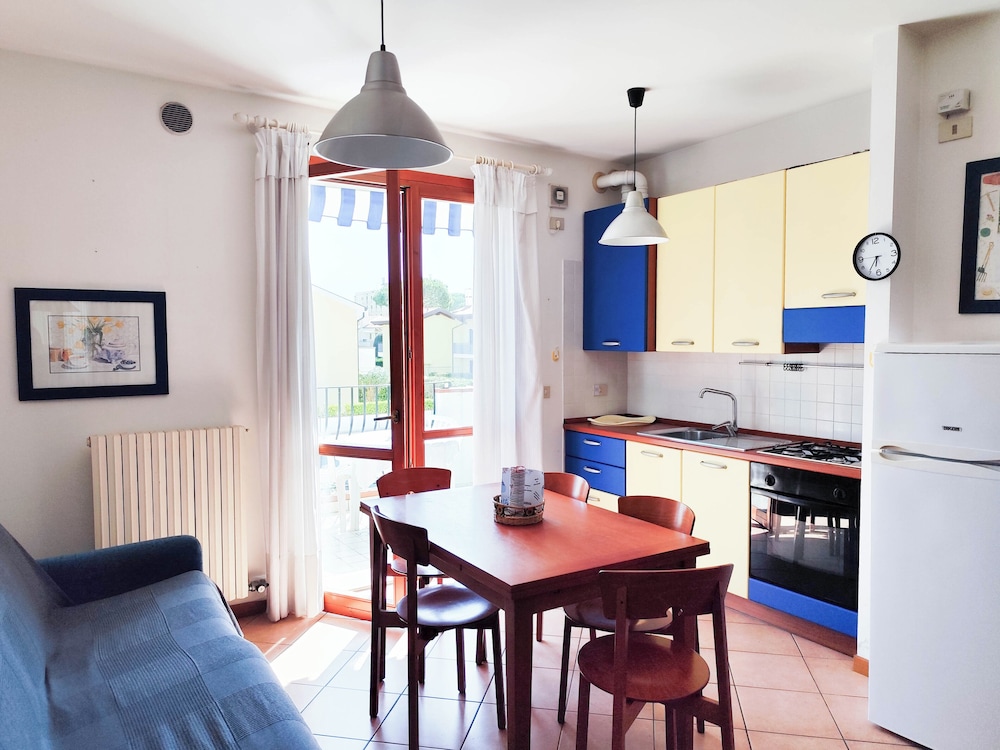 Bright Apartment With Pool