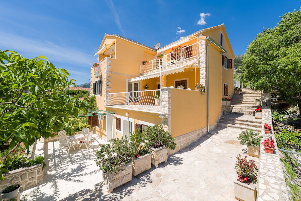 Hotel Apartments Nada - Image 1