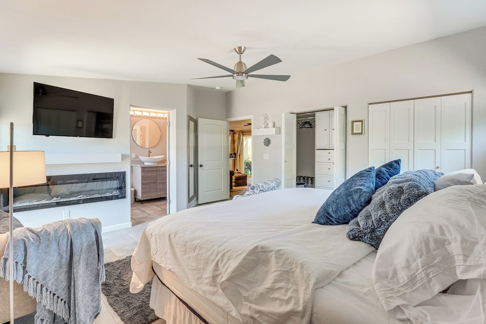 Dog-Friendly Getaway w/ Patio in Tucson!