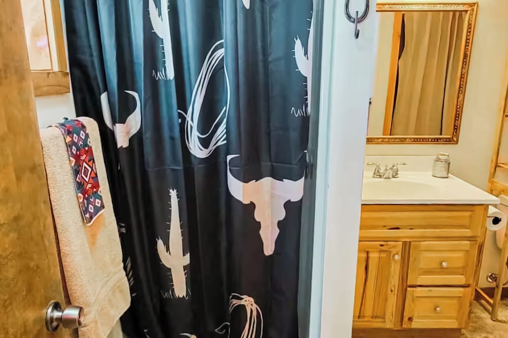 1 BR Bunk House on Long Hollow Ranch, Dog Friendly