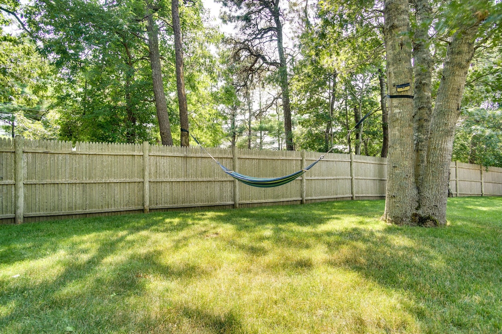 Hot Tub & Kayaks: Dog-friendly House in Yarmouth