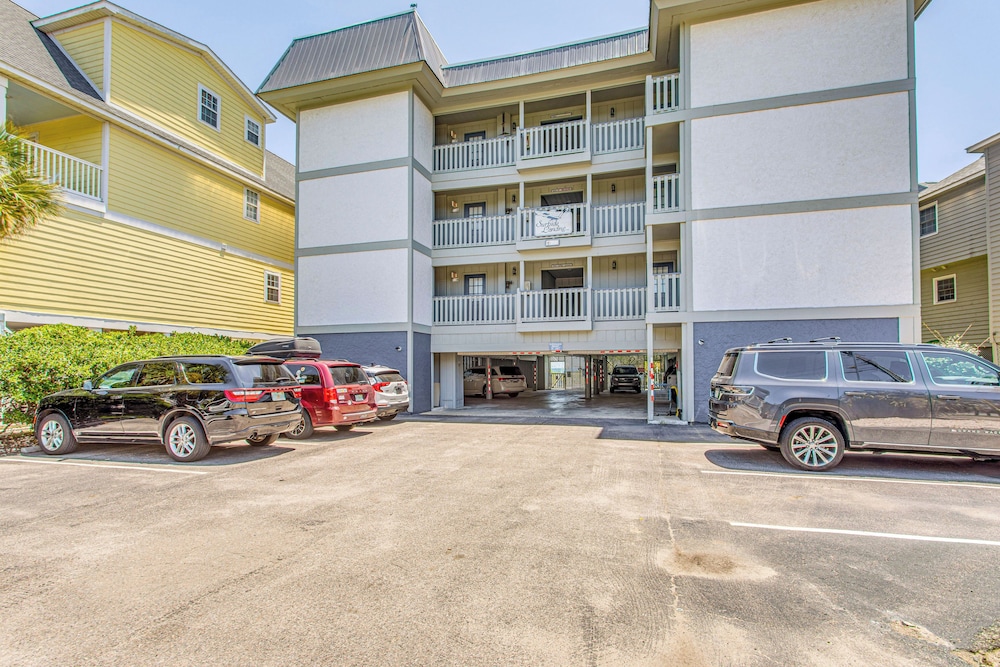 Beachfront Oasis w/ Pool Access in Surfside Beach!