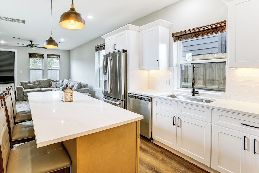 Modern Home w/ Private Yard in Northeast H-town!
