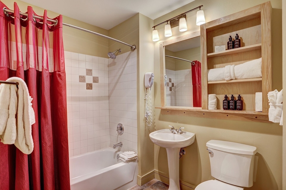 8231 Silver Mill 2 Bedroom Condo by RedAwning view 4