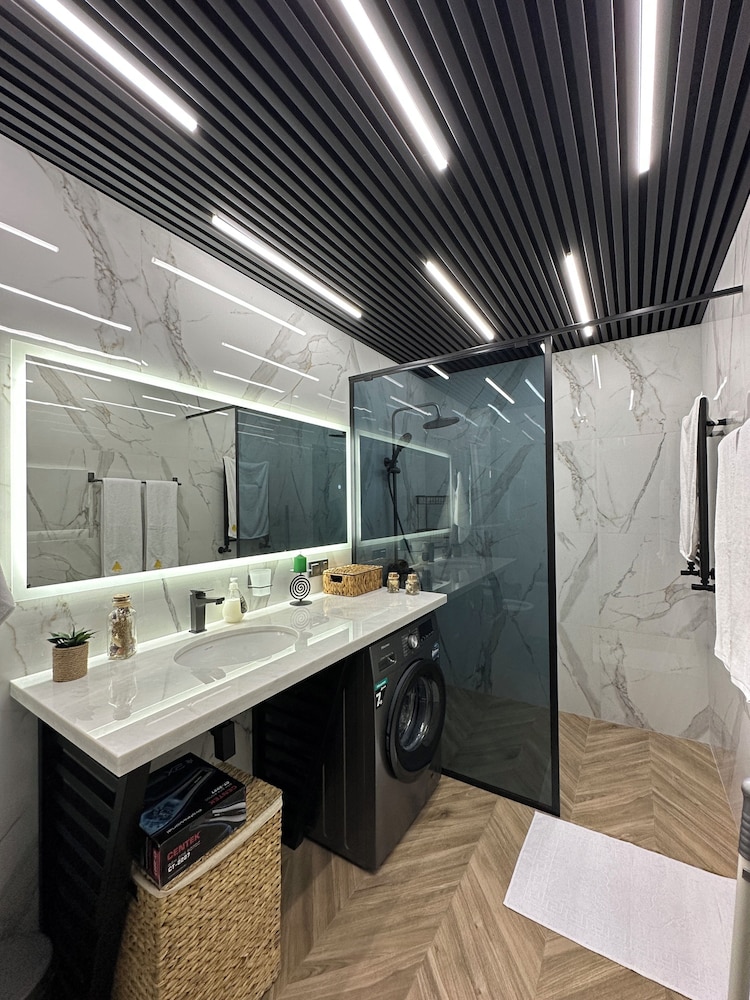Apartment by Luxe Group MA777
