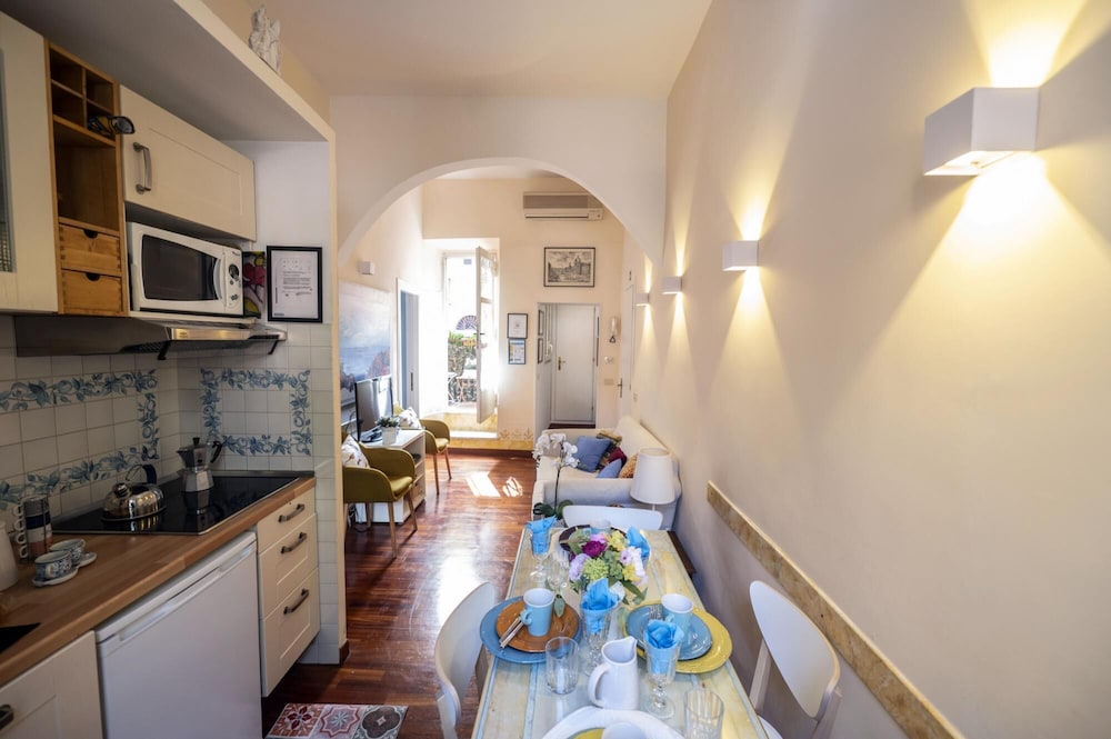 Colosseum 2BR Elegance and Charm