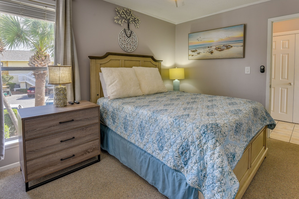 Canalfront Condo w/ Pool - Walk to Destin Beach! view 3
