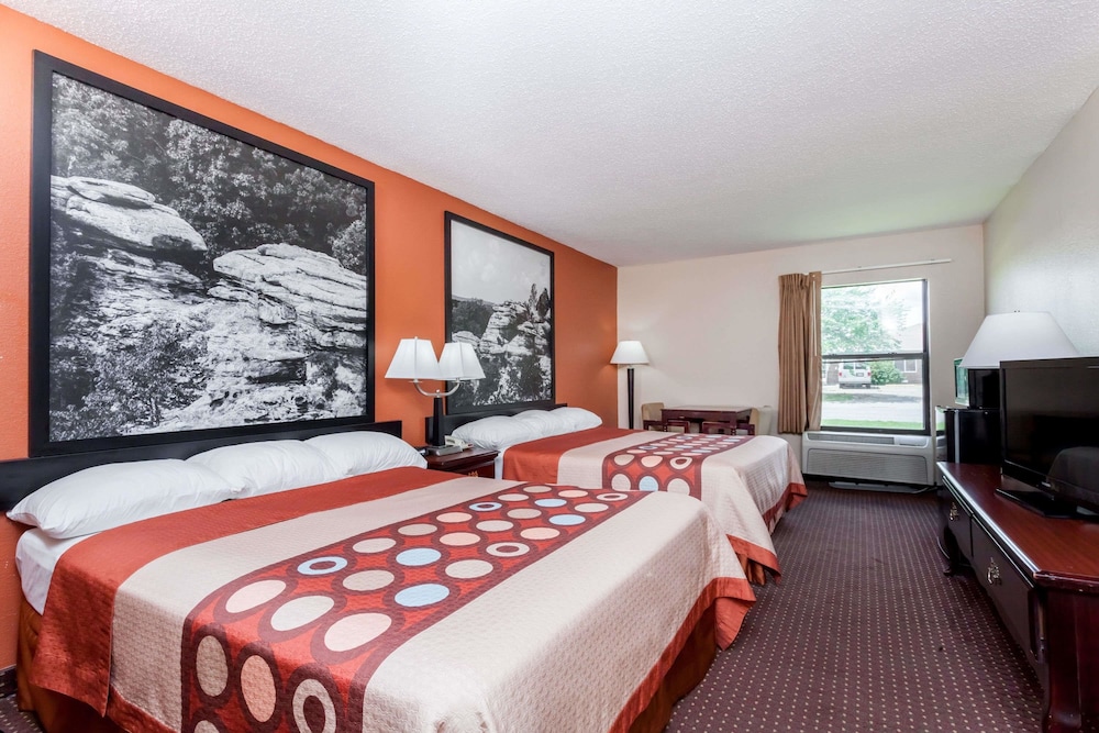 Super 8 by Wyndham Harrisburg