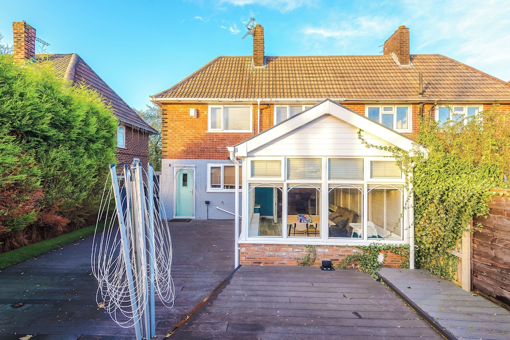 Modern 3-Bed - Near Etihad & City Centre
