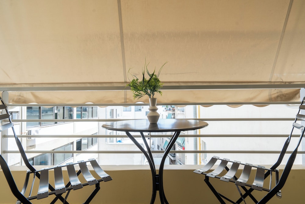Modern Apartment in Athens with Balcony