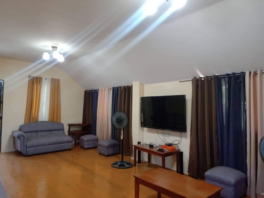 Charming and Relaxing 7-bed House in Mati City,