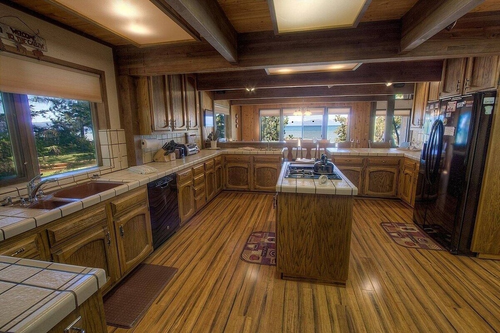 Cyh1281- Tahoe Acres 5 Bedroom Home