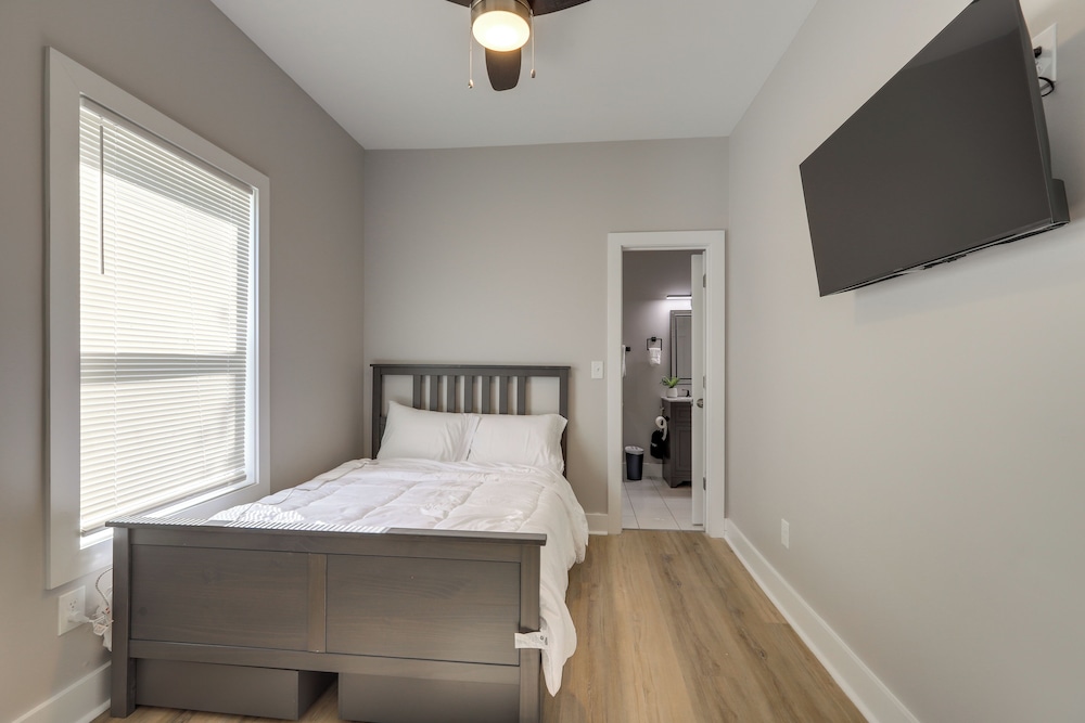 Pet-friendly ATL Hub - 9 Mi to Downtown