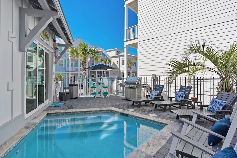 Gulf-view Retreat w/ Rooftop Deck + Private Pool Villa Anesi by Avantstay