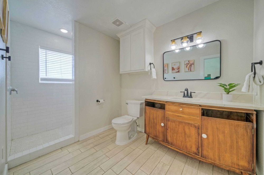 Sleeps 20! 2 Homes Near the Beach, Private Pools, Gameroom, Large Family Retreat