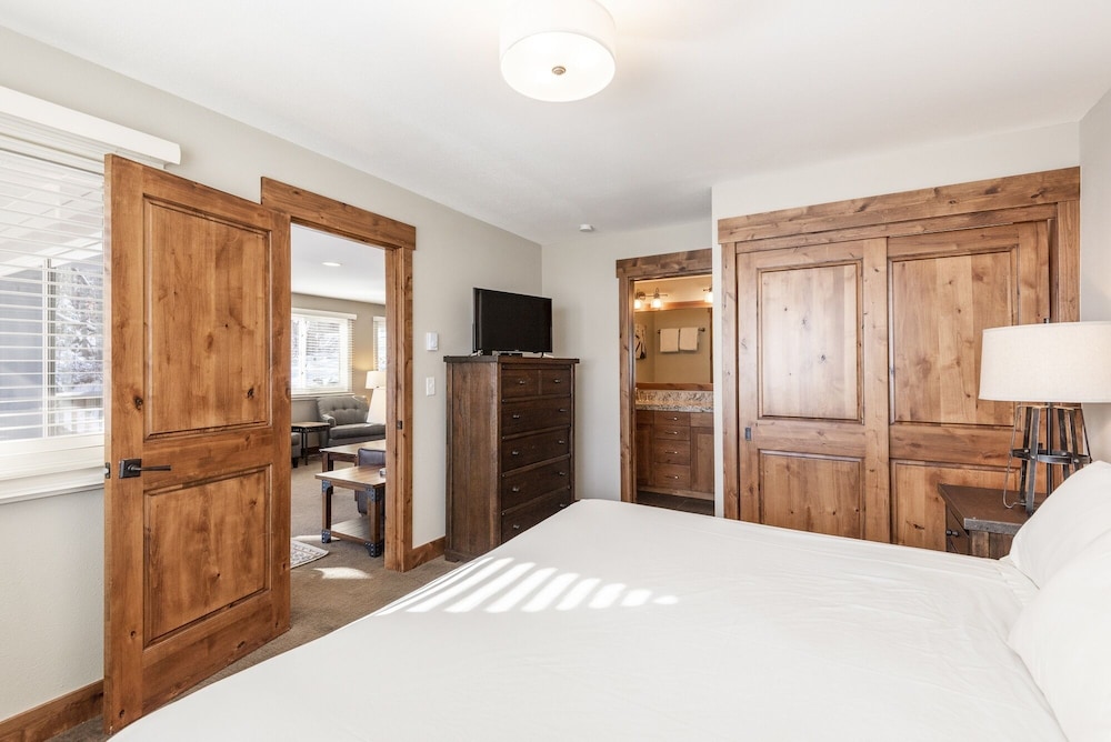 Snow Flower 110 2 Bedroom Condo by RedAwning view 2