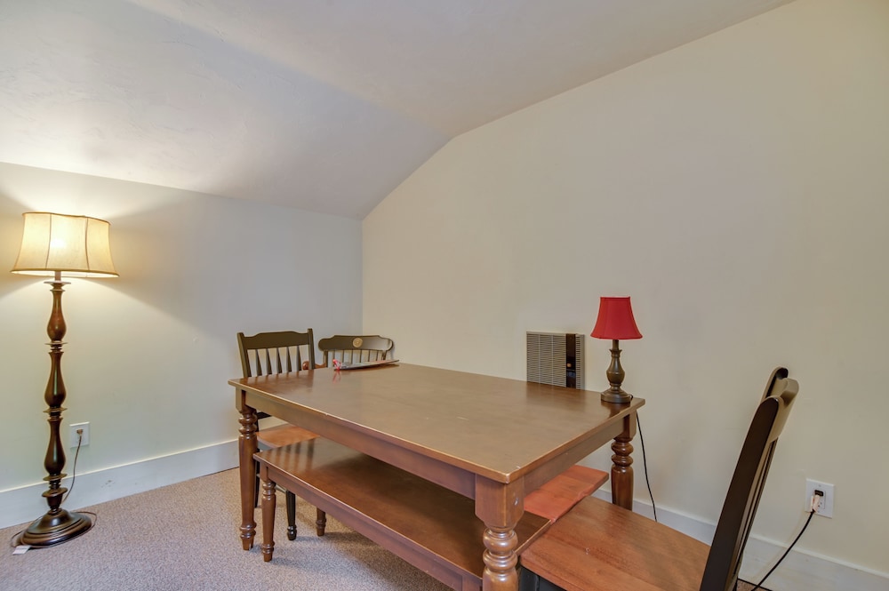 7 Mi to Cranmore Ski Resort! Family Escape w/ Yard