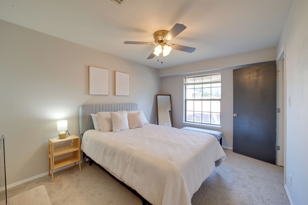 10 Mi to Dtwn Tulsa: Condo w/ Pool Access!
