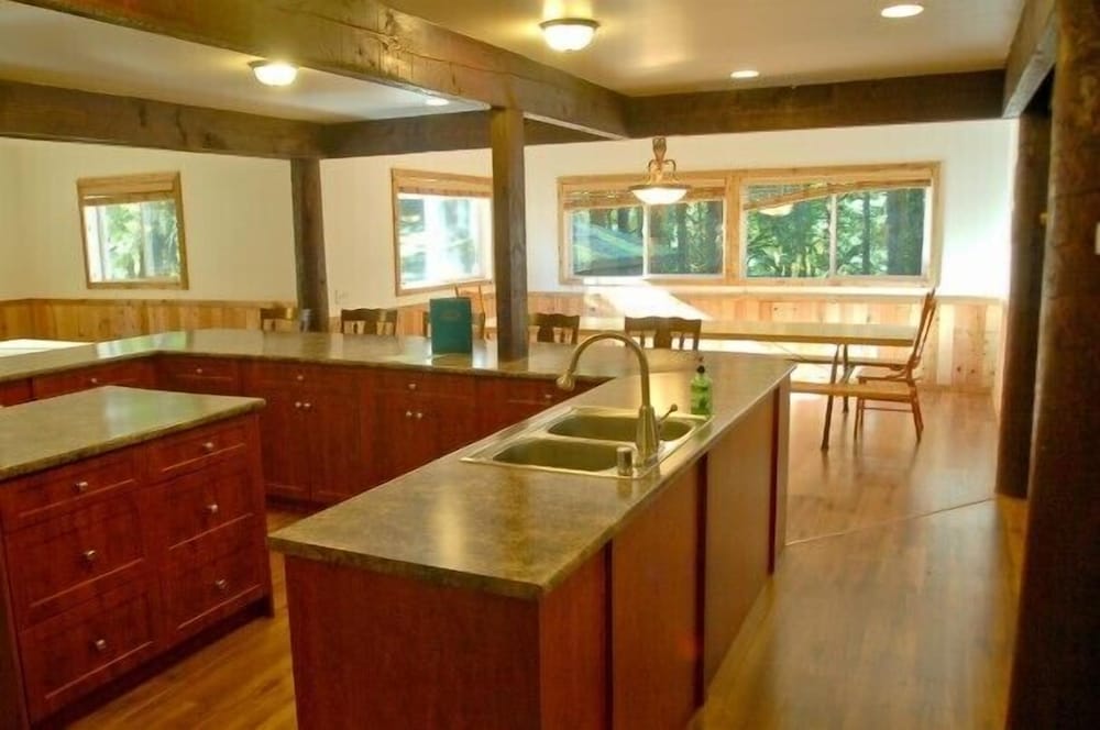 Mt Baker Lodging Cabin 3 Sleeps 26 view 5