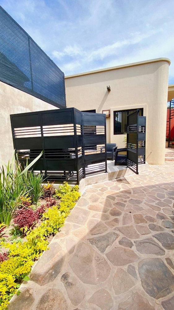 Ajijic Modern 1 Bedroom Guesthouse -patio - BBQ - Bikes - Gym - Pickleball Court