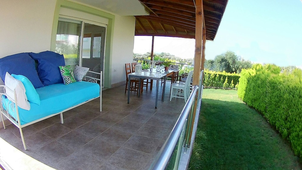 Family Friend Villa Pool bbq 3b 1 Alacati Cesme view 3