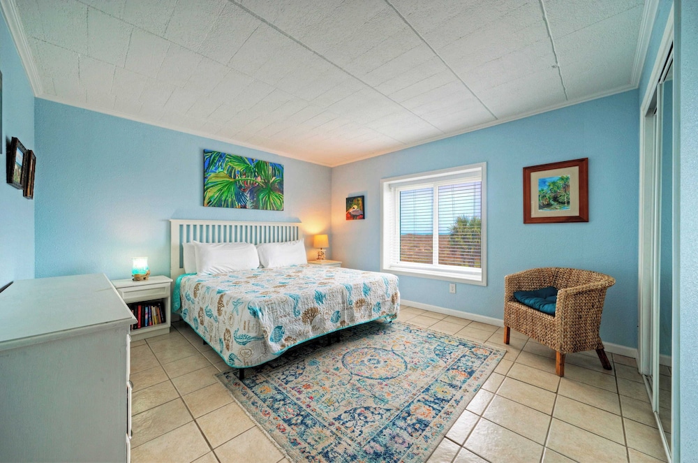 Beachfront Condo w/ Ocean View, 2 Pools, Boardwalk to the Beach Island Getaway