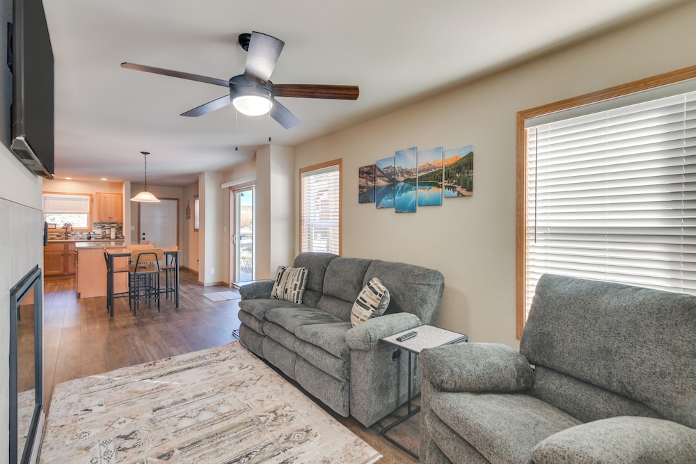 4 Mi to Granby Ranch: Cabin w/ Hot Tub Access!