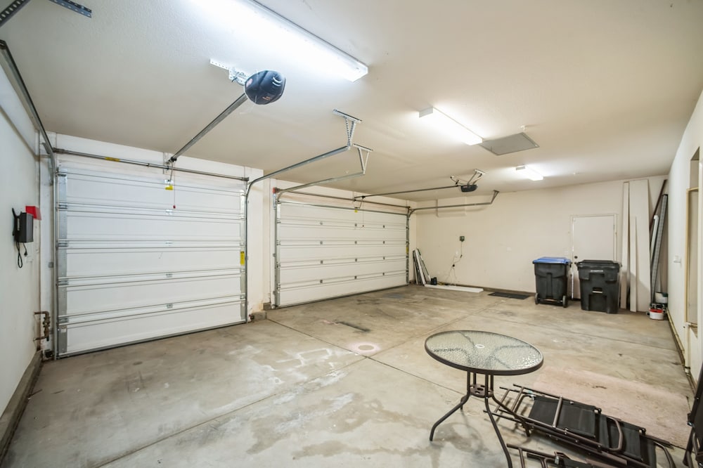 Charming Pet-friendly Getaway In Sunny Beaumont 4 Bedroom Home