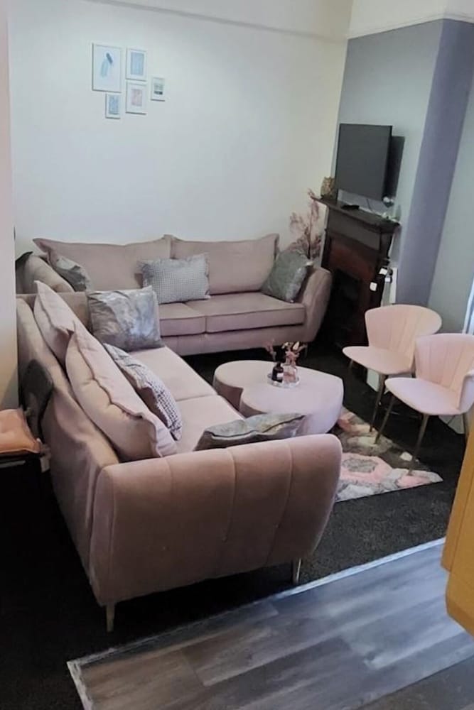 1 Bed - Sleeps 4 - Wolverhampton City Centre