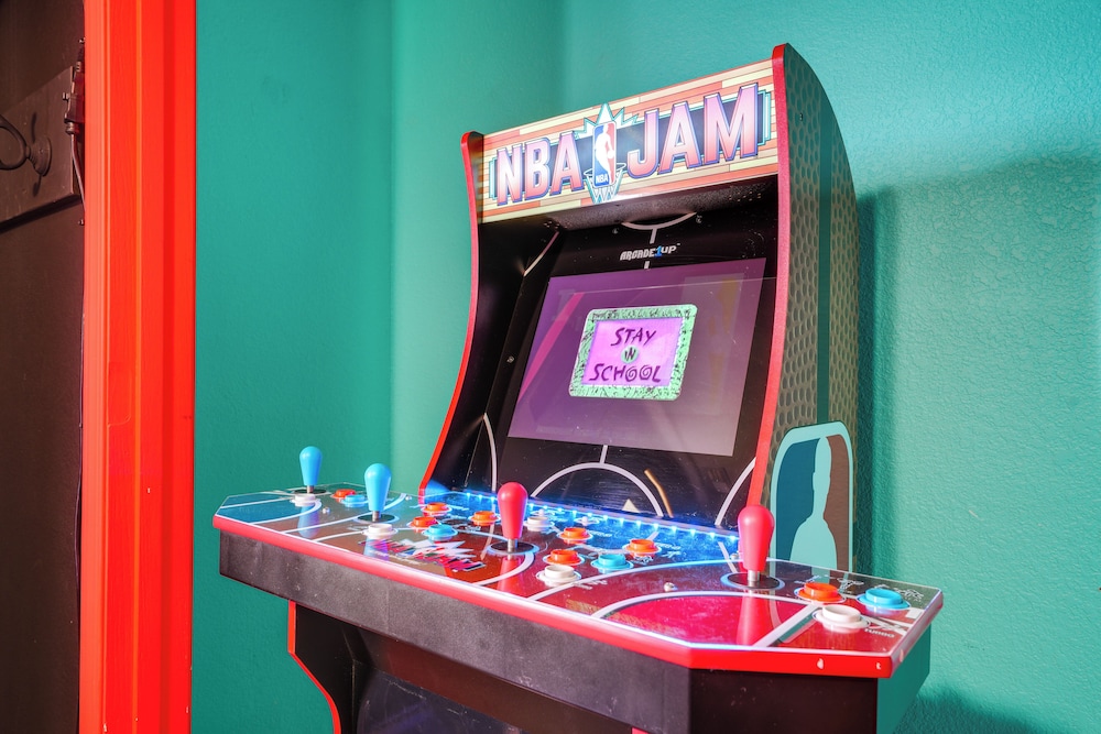 'groovy Games Getaway' Holiday Stay in Branson!