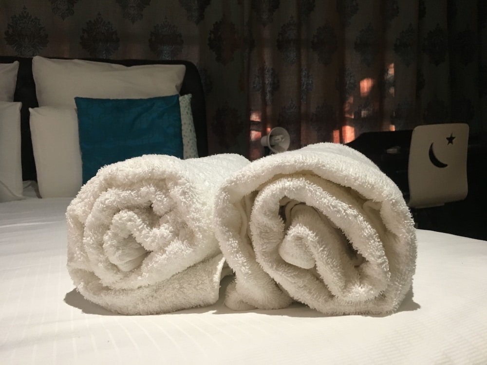 Blomsbed Inn view 3