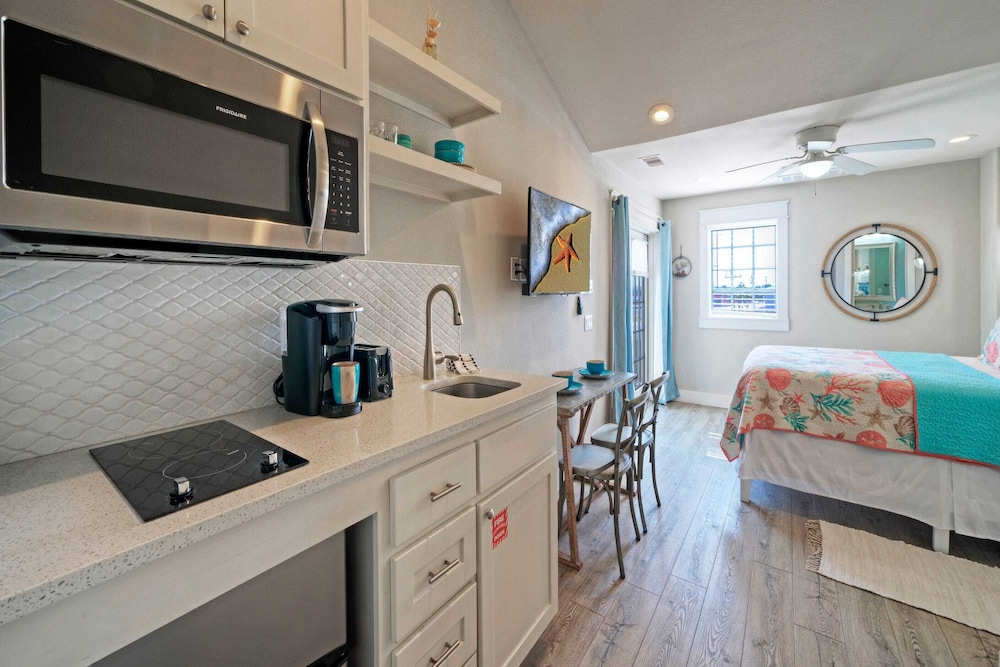 Trout Street Buyout 3 Port A Marina-front Homes Water Views + Pet-friendly Options 16 Guests