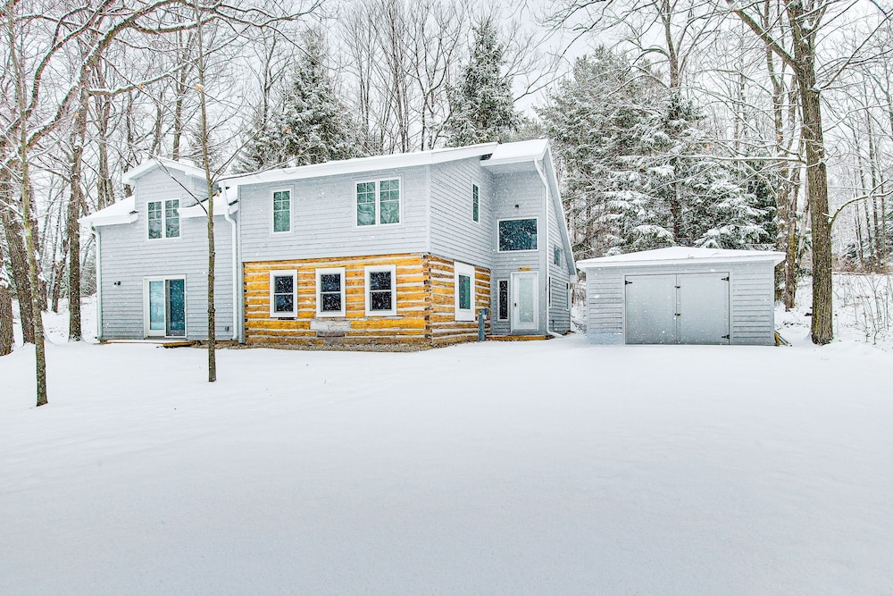 Home w/ Fireplace < 1 Mi to Peninsula State Park! view 4