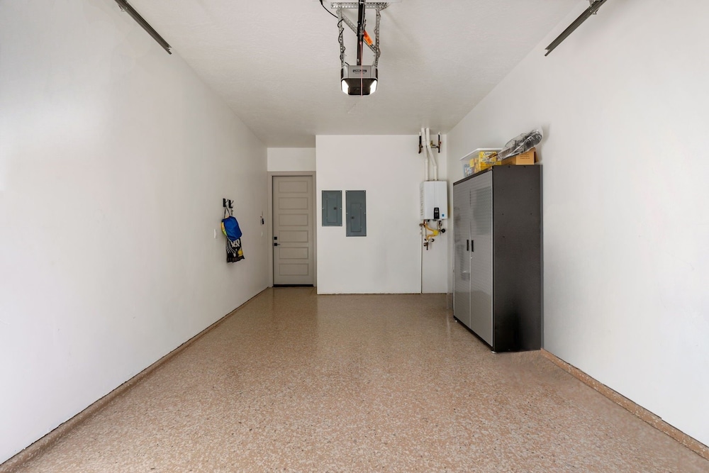The Fish Bowl 6 Bedroom Townhouse