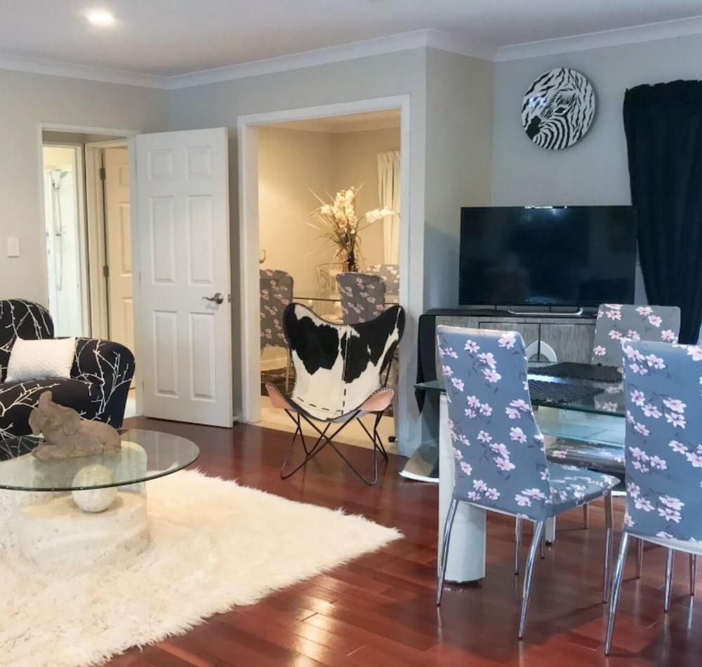 Howick Luxury Large Home - Image 5