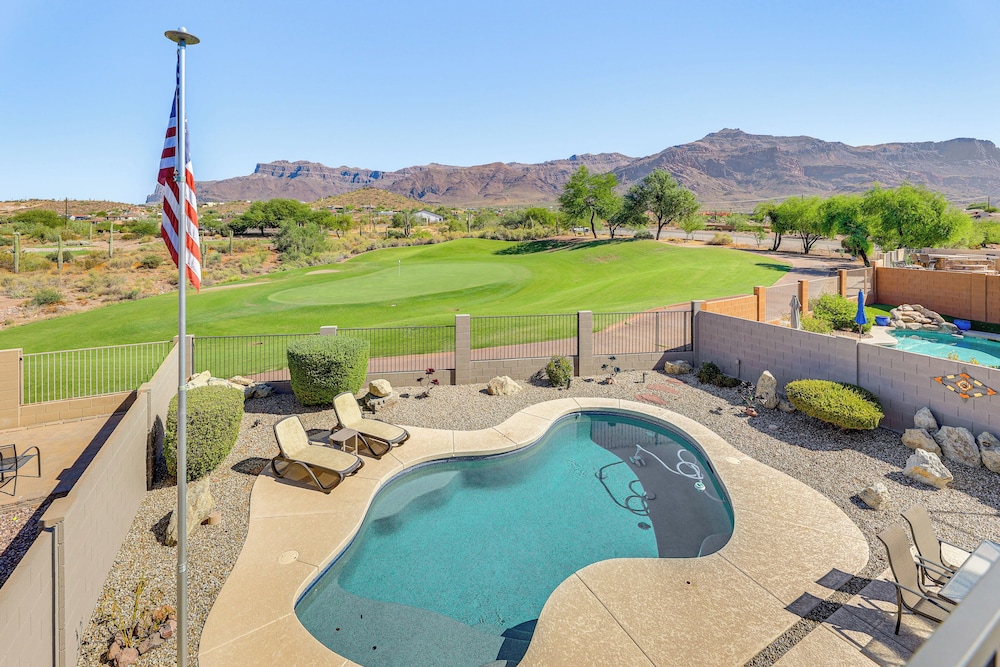 Gold Canyon Golfer's Getaway w/ Scenic Views!