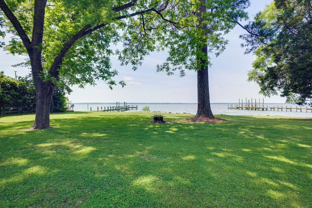 Waterfront Gloucester Home w/ Private Boat Dock! view 3